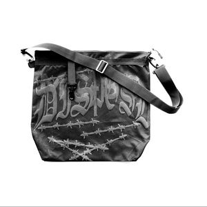 Freak On A Leash Bag
Black/Black